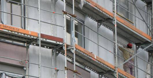 Fassade mit Gerüst